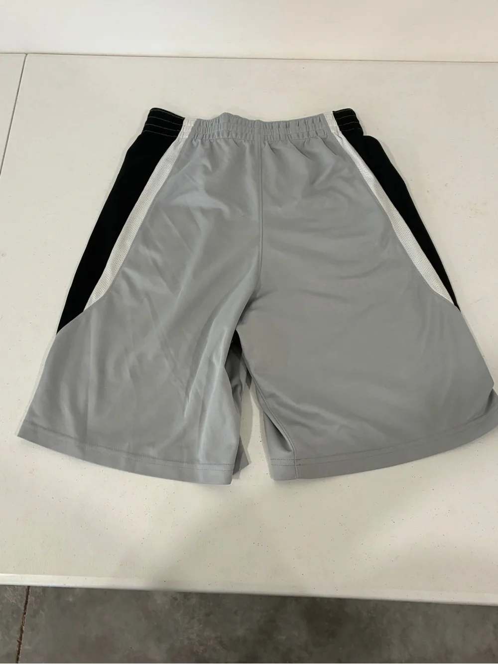 Nike Boys / Youth Dri-FIT Basketball Shorts - Size XL (Style 856064-012)